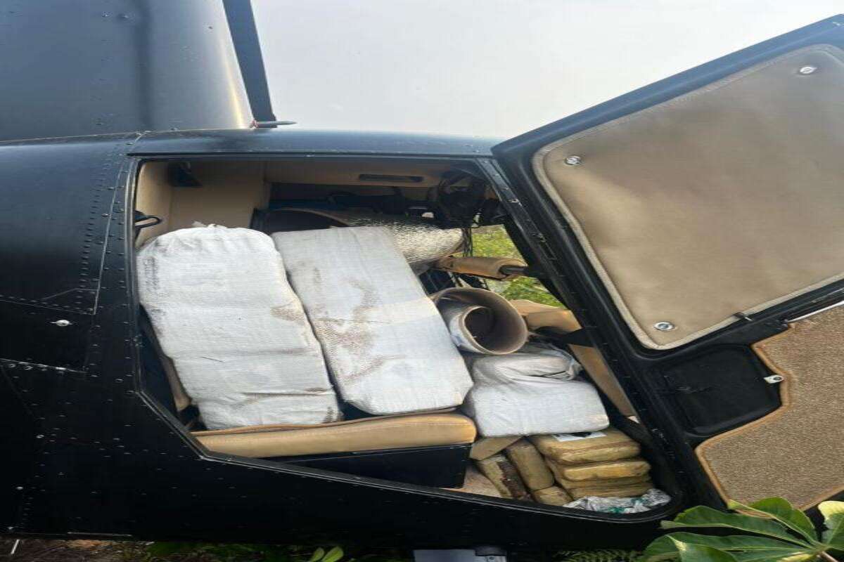 Helicóptero da Venezuela com 240 kg de drogas é interceptado em Manaus