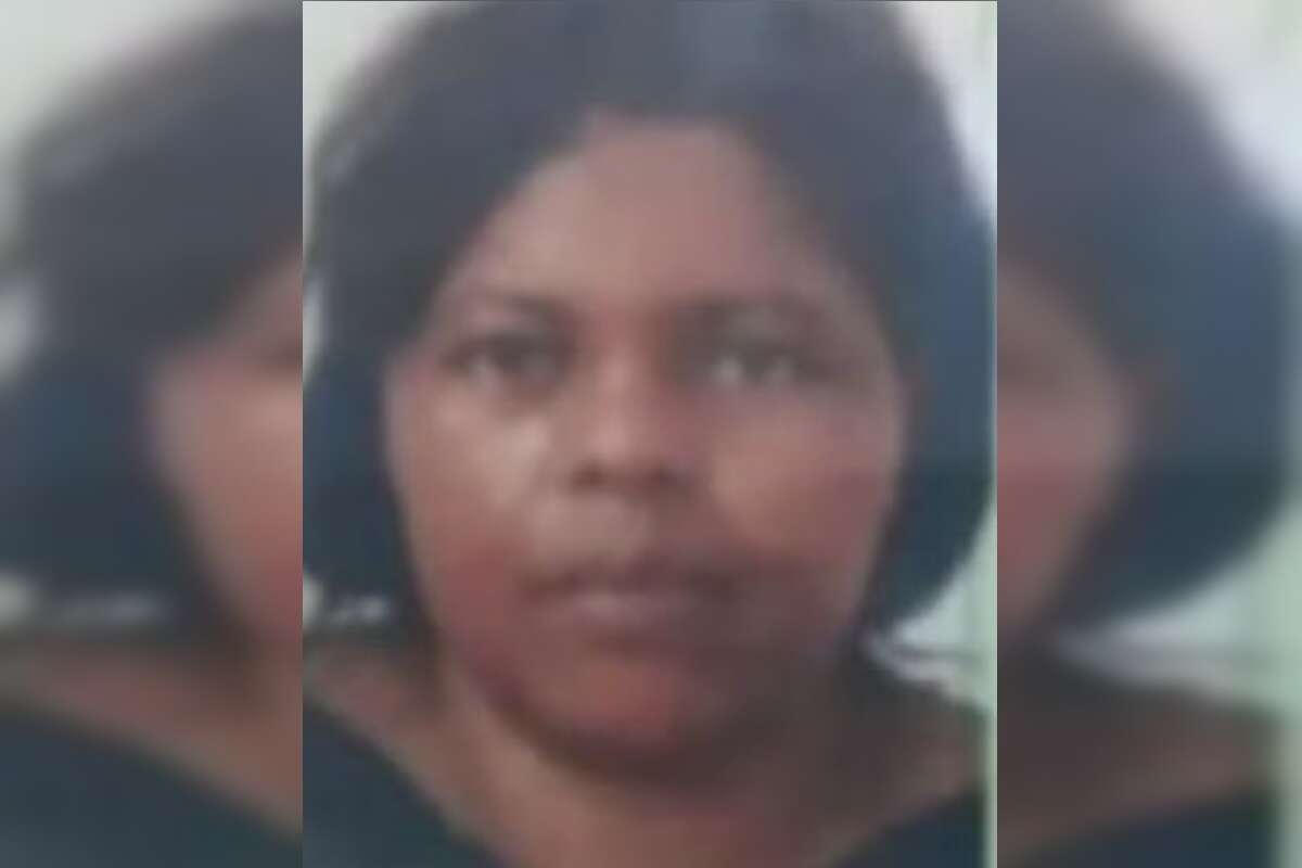 Mulher morre eletrocutada ao tirar roupas de máquina de lavar