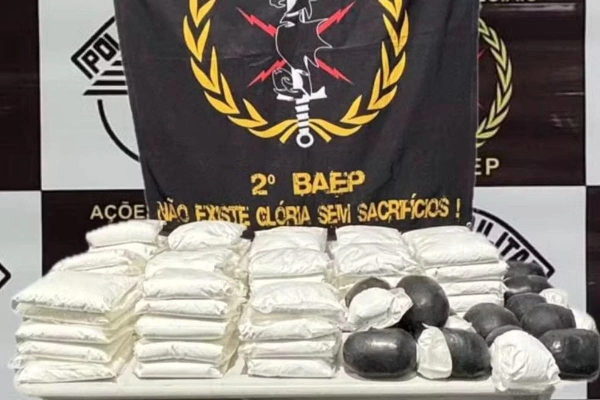 PM encontra 77 kg de pasta base de cocaína dentro de gruta no litoral
