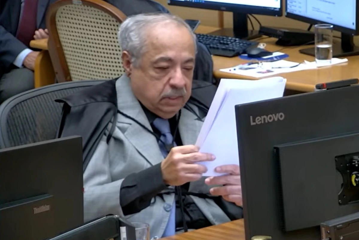 “Acompanho o relator”: ministro vota a favor da condenação de Vilela