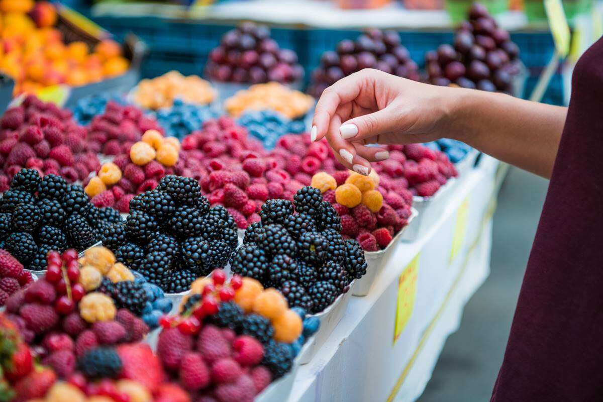 Nutricionista sugere quatro frutas para quem segue a dieta cetogênica