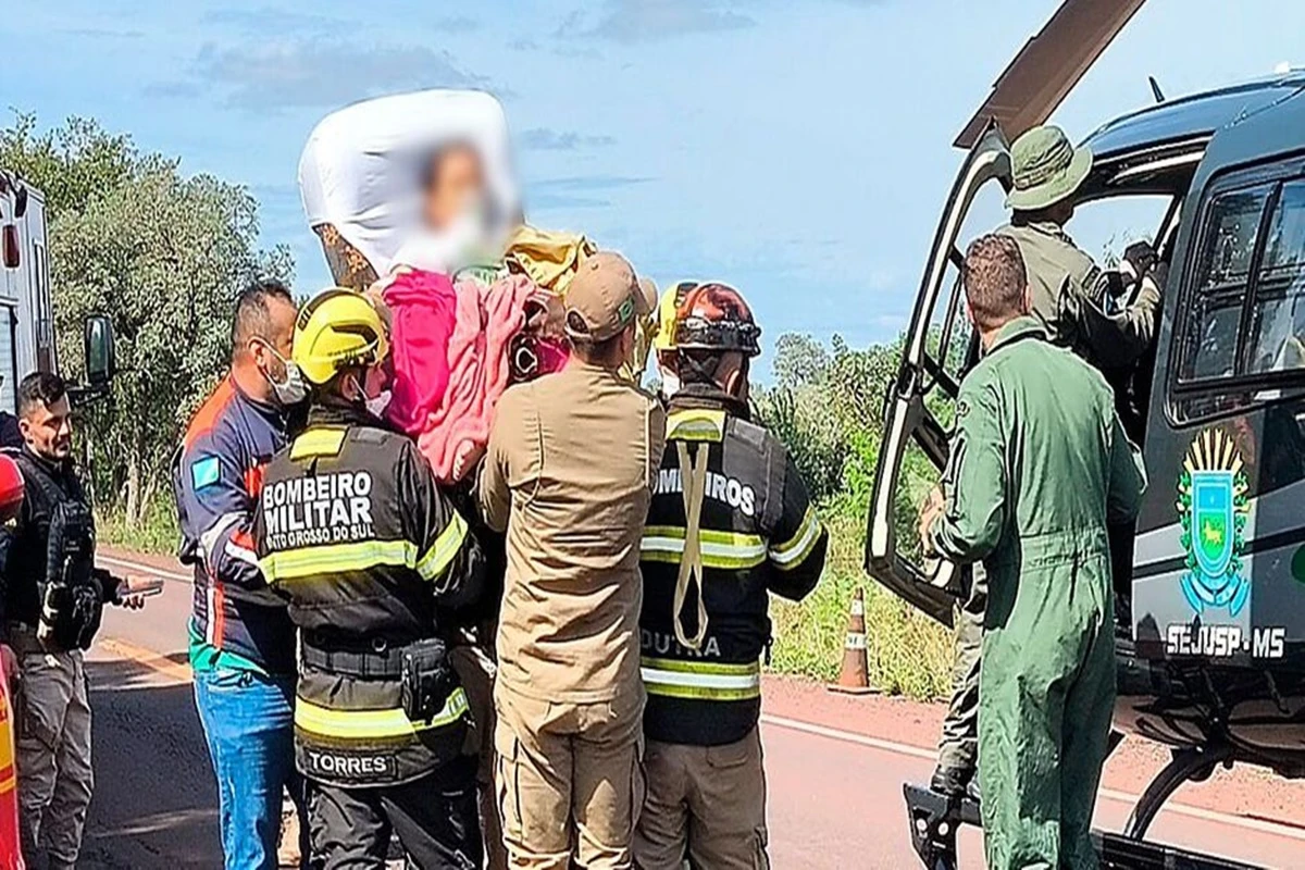 Menina de 6 anos tem perna amputada após acidente com ônibus