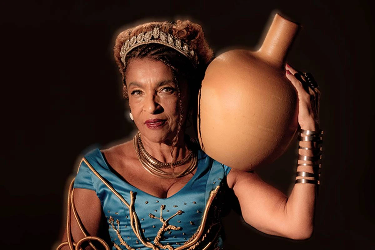 Elisa Lucinda em O Princípio do Mundo: um espetáculo imperdível