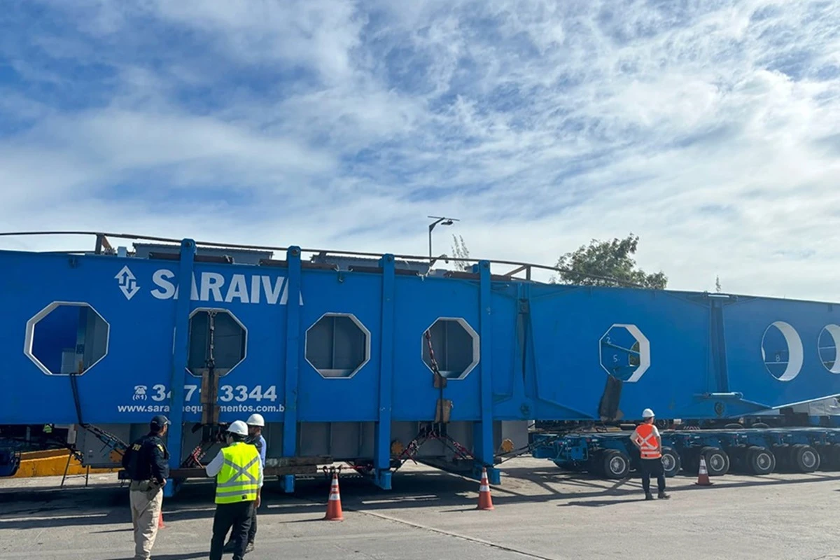 Escolta de transformador eólico gigante começa no feriado do dia 1º
