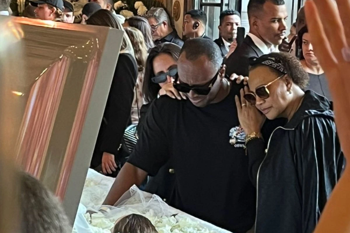 Thiaguinho chora muito em despedida à Preta Gil; veja fotos e vídeo