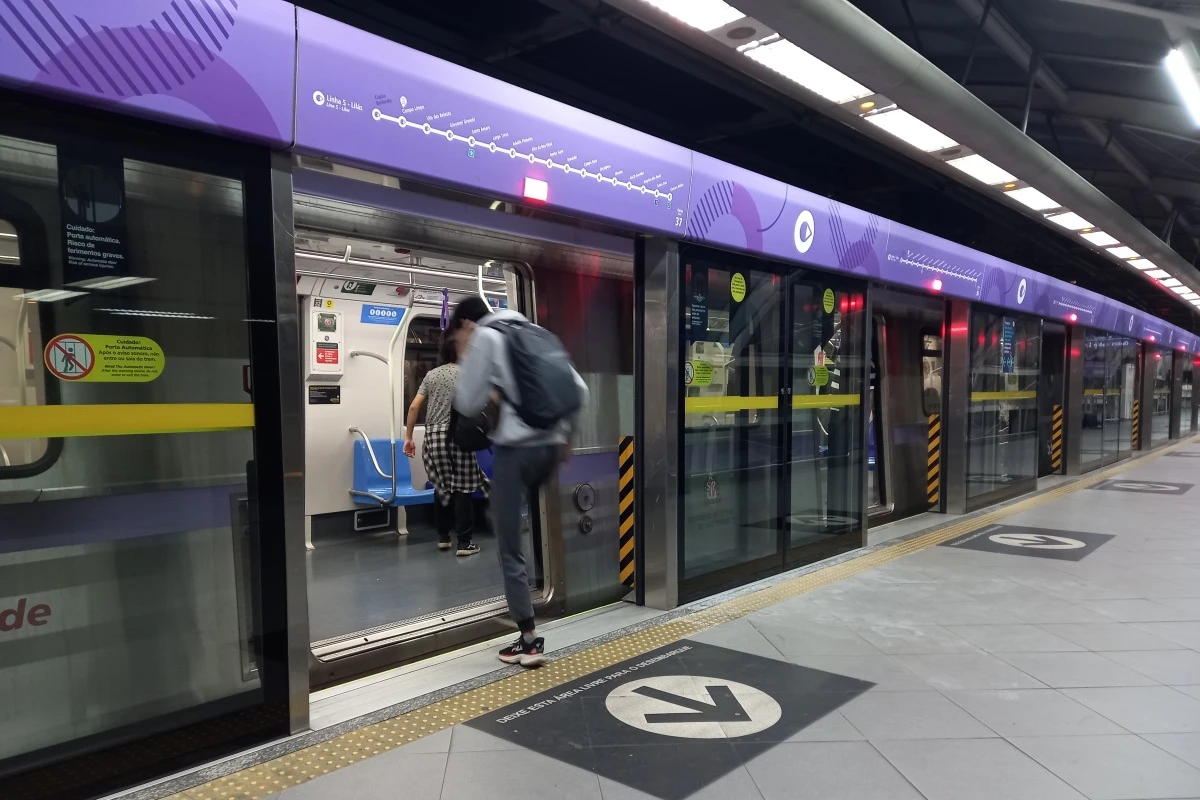 Morte no metrô: projeto de lei de deputado obriga sensores de presença