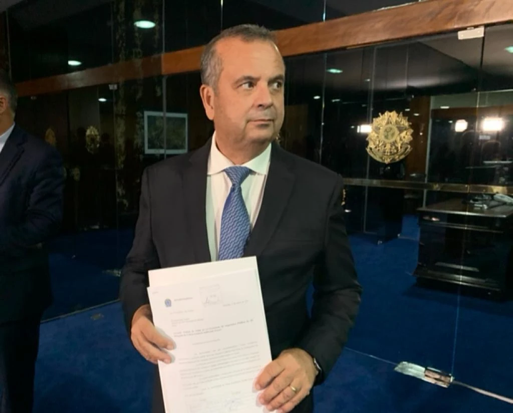 Senador copia voto rejeitado na Aneel para interferir em setor elétrico