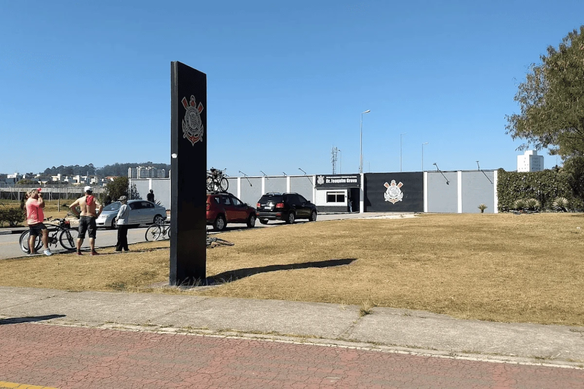 Corinthians faz B.O. após achar câmeras clandestinas no CT do clube