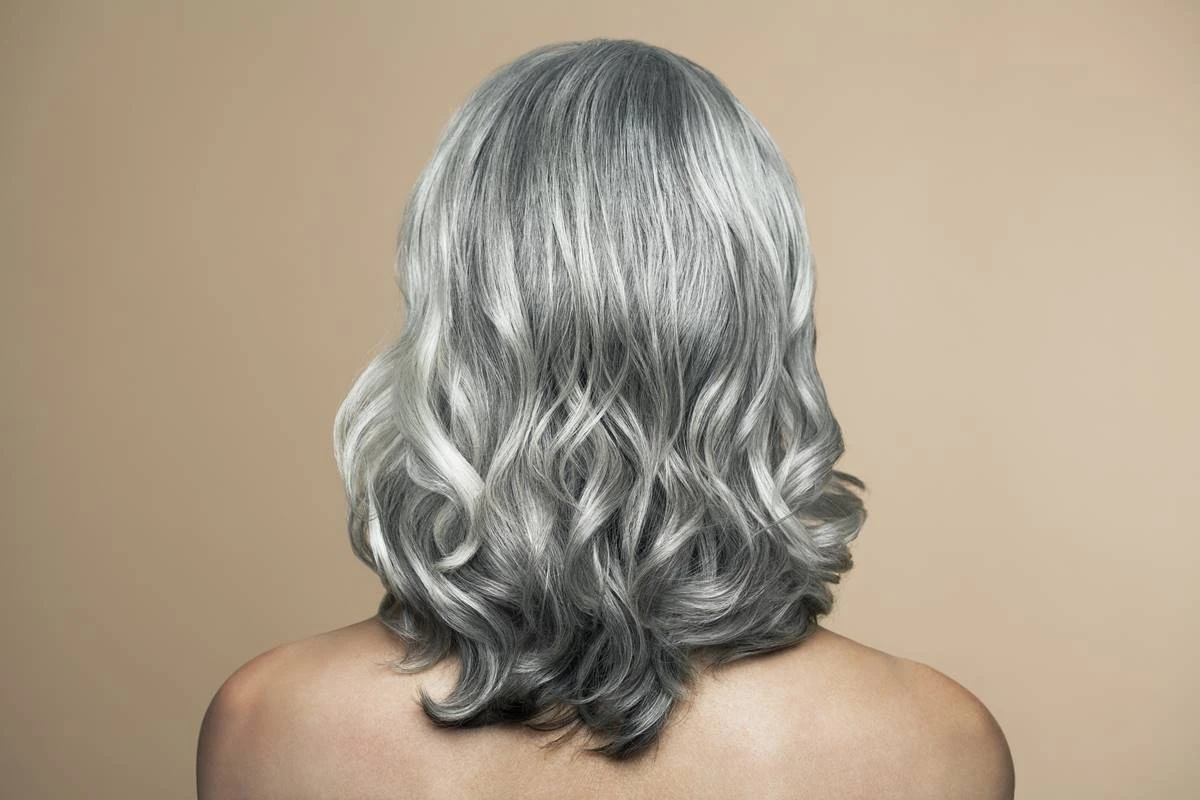 Grisalhos em alta: 8 cuidados para manter o cabelo branco impecável