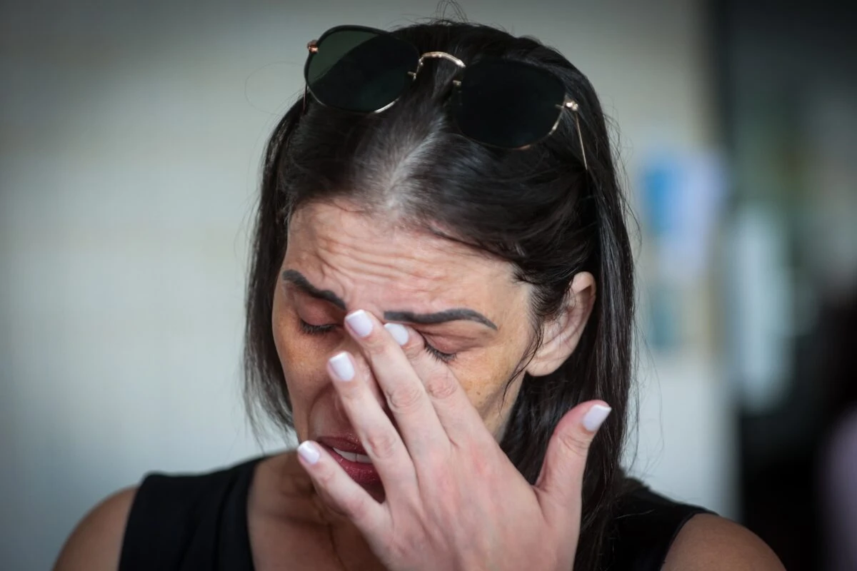 Professora se emociona ao falar de aluna morta em “desafio” do TikTok