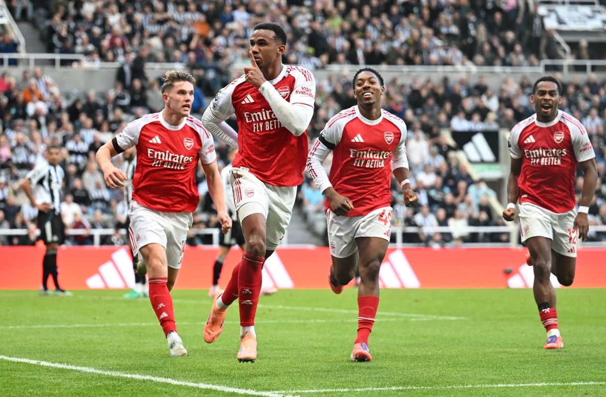 Gabriel Magalhães marca no fim e Arsenal vence o Newcastle de virada