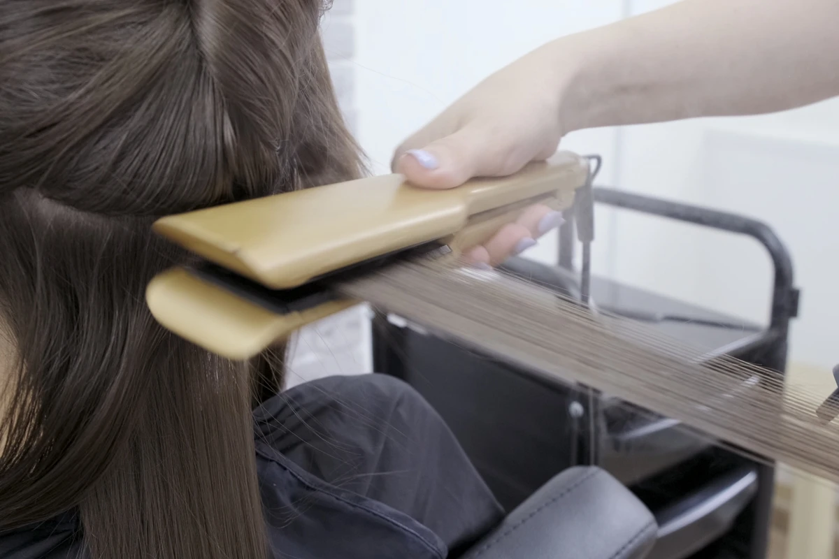 Anvisa proíbe venda de escova progressiva e pastilha de limpeza