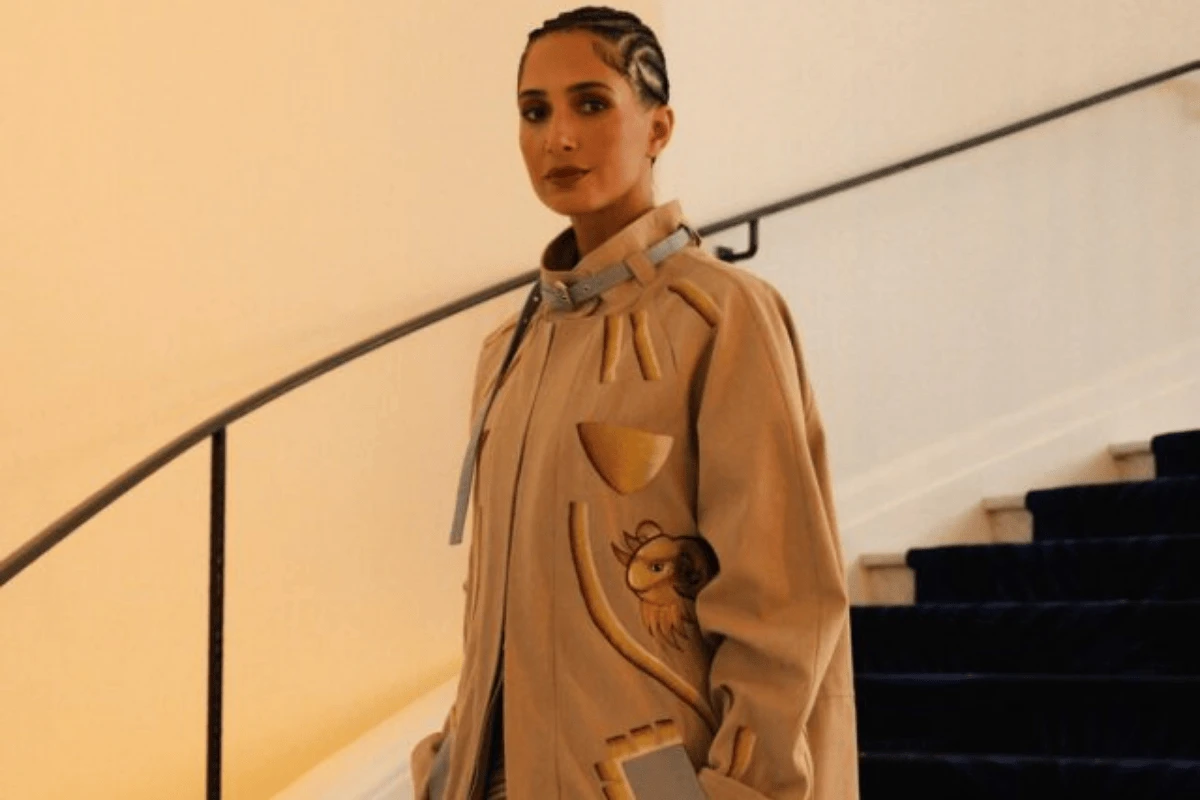 Camila Pitanga visita bordadeiras responsáveis por seu look em Cannes