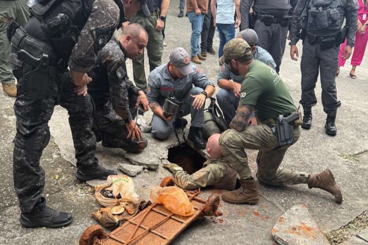 PM flagra túnel em escola que dá acesso à transportadora de valores