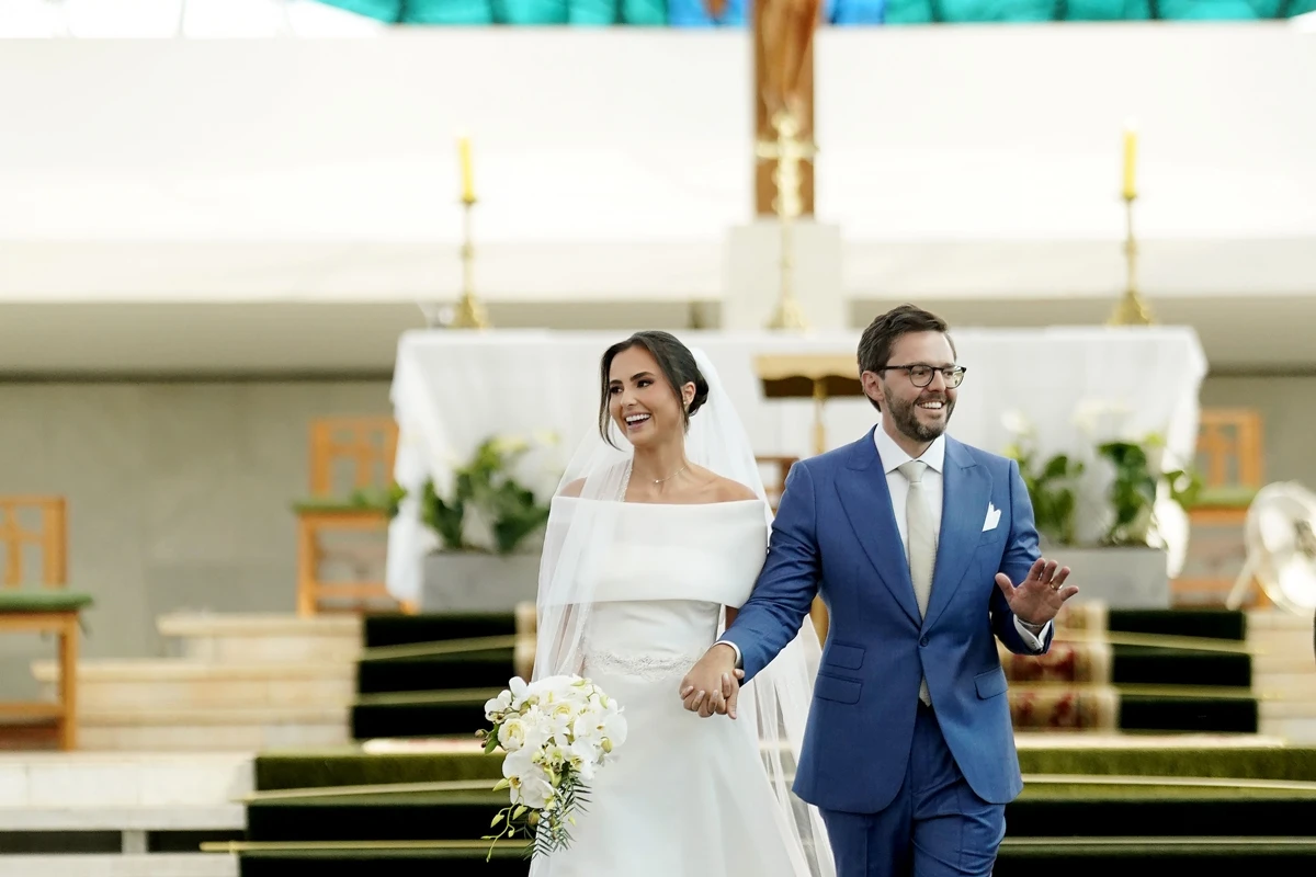 Laís Loureiro e Gustavo Mascarenhas sobem ao altar na Catedral