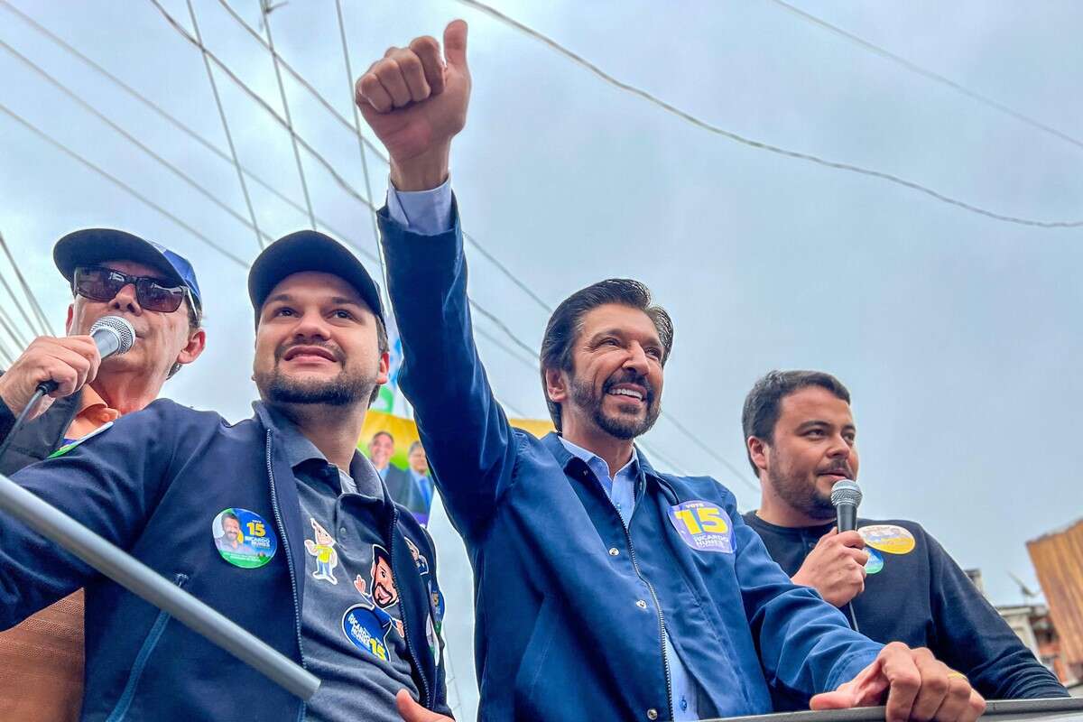 Sob chuva e sem Tarcísio, Nunes crê em ajuda de Bolsonaro no 2º turno