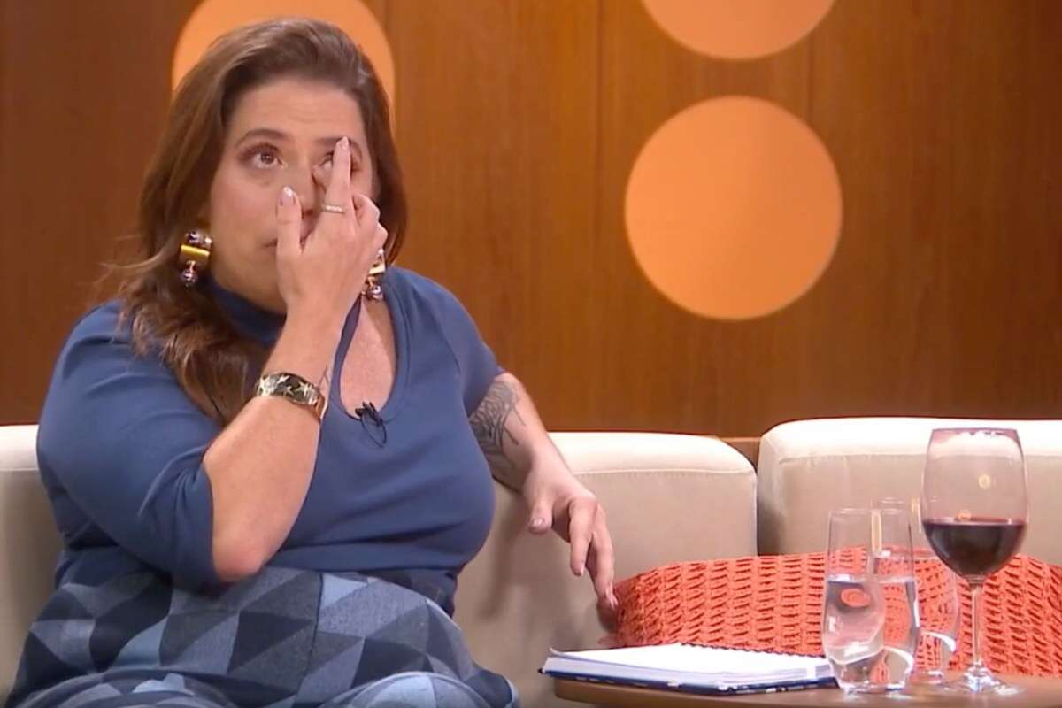 Vídeo: Tati Machado chora na TV ao lembrar da morte do pai