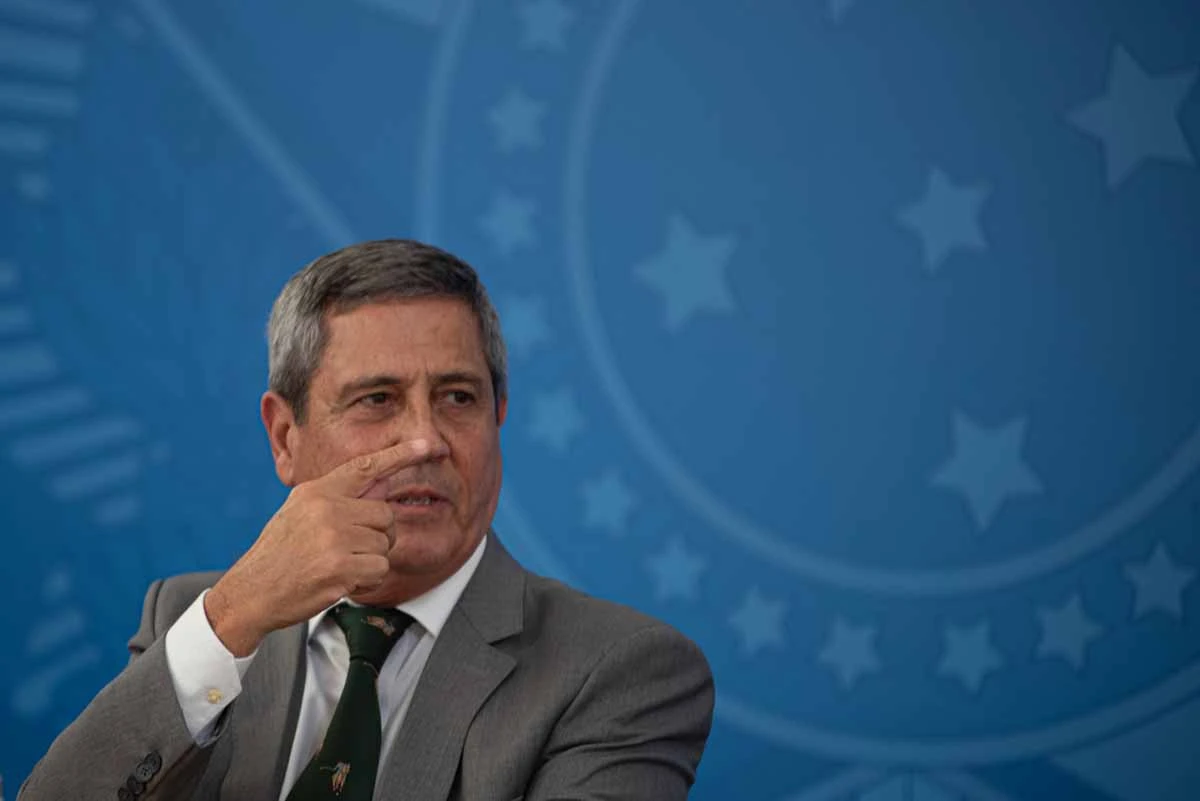 Defesa de Braga Neto pede acariação com coronel Mauro Cid