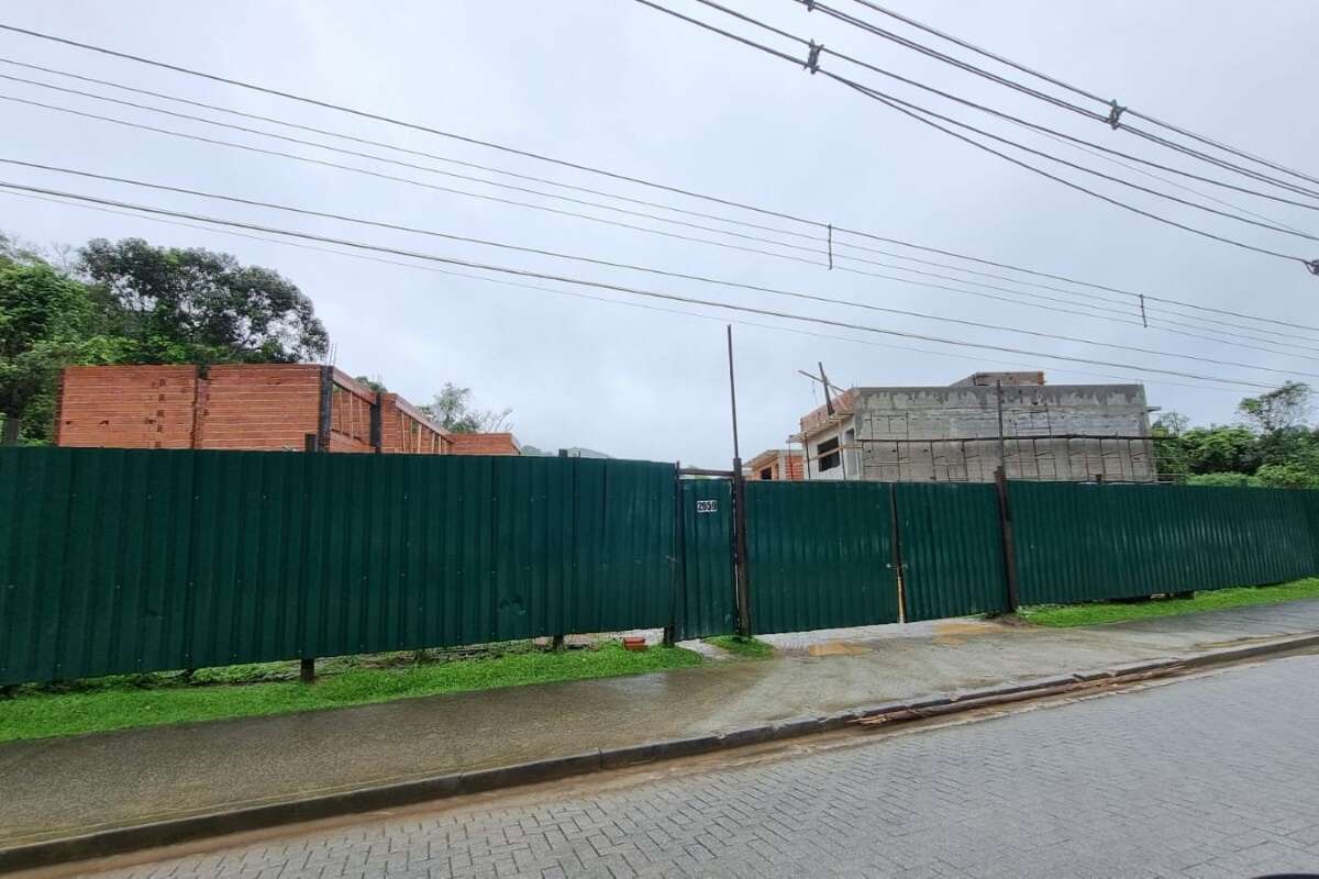 SP: condomínio de luxo em região de tragédia causa polêmica no litoral