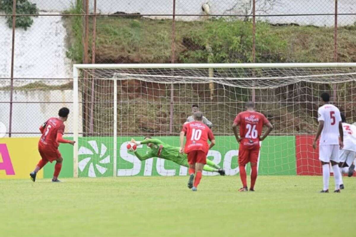 Jogador do América-RJ é vítima de racismo na Copinha