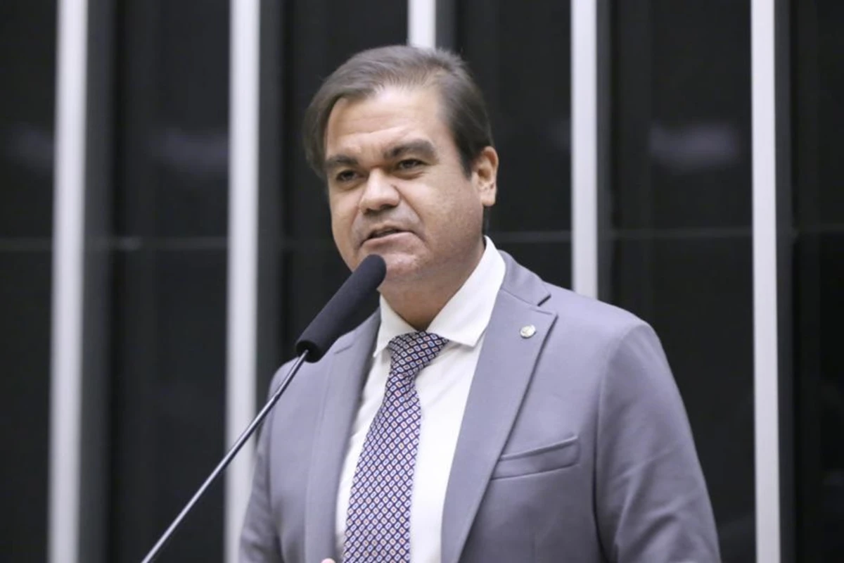 “Não irei a Israel”, diz deputado que viajou para resgatar o pai