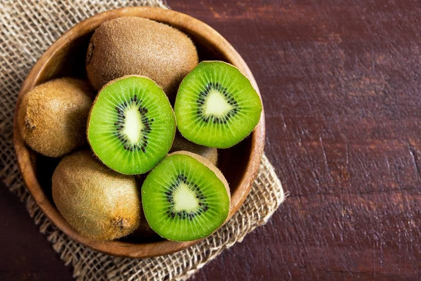 Receitinha com kiwi “elimina” manchas e deixa a pele mais jovem; veja