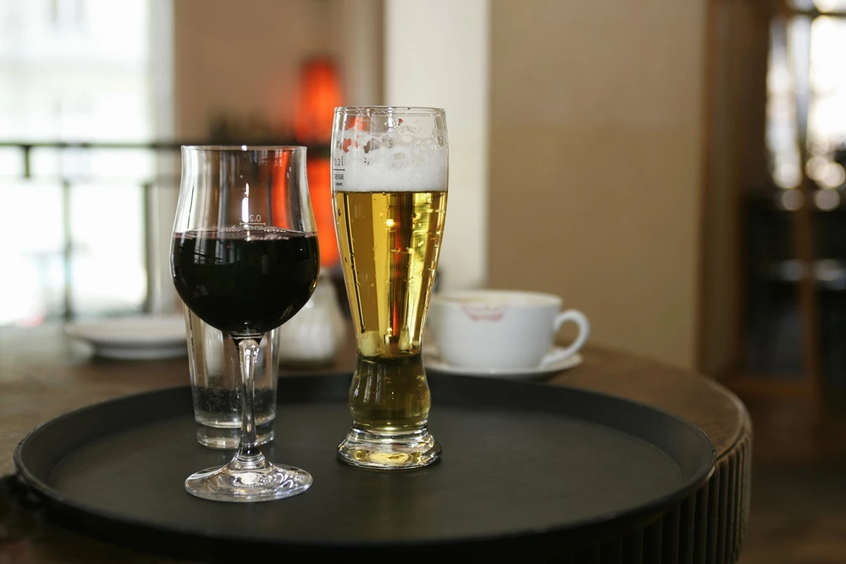 Vinho e cerveja também podem ser contaminados por metanol? Entenda