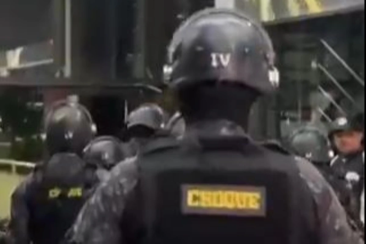 Tumulto no Corinthians teve porta quebrada, ameaças e cárcere privado