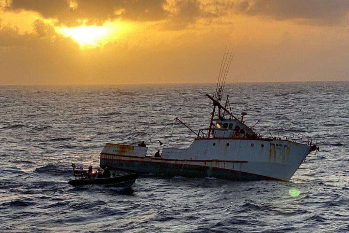 PCC contrata pescadores para levar cocaína até navios em alto mar