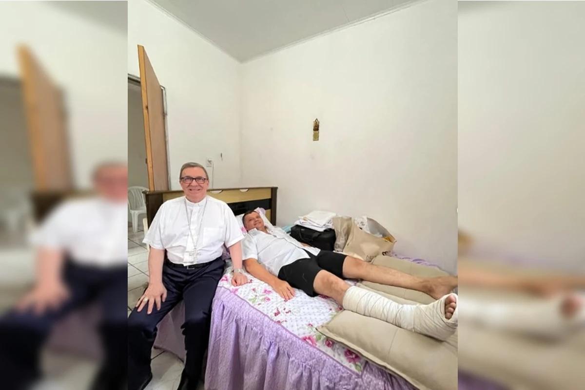 AL: padre que ficou preso no telhado quebrou pé e se recupera em casa