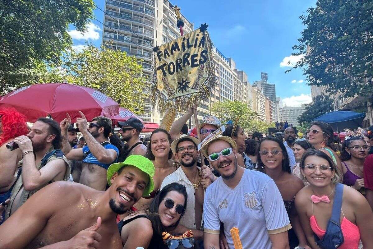 Papa pega “atestado” e “família Torres” leva Oscar no Carnaval de SP