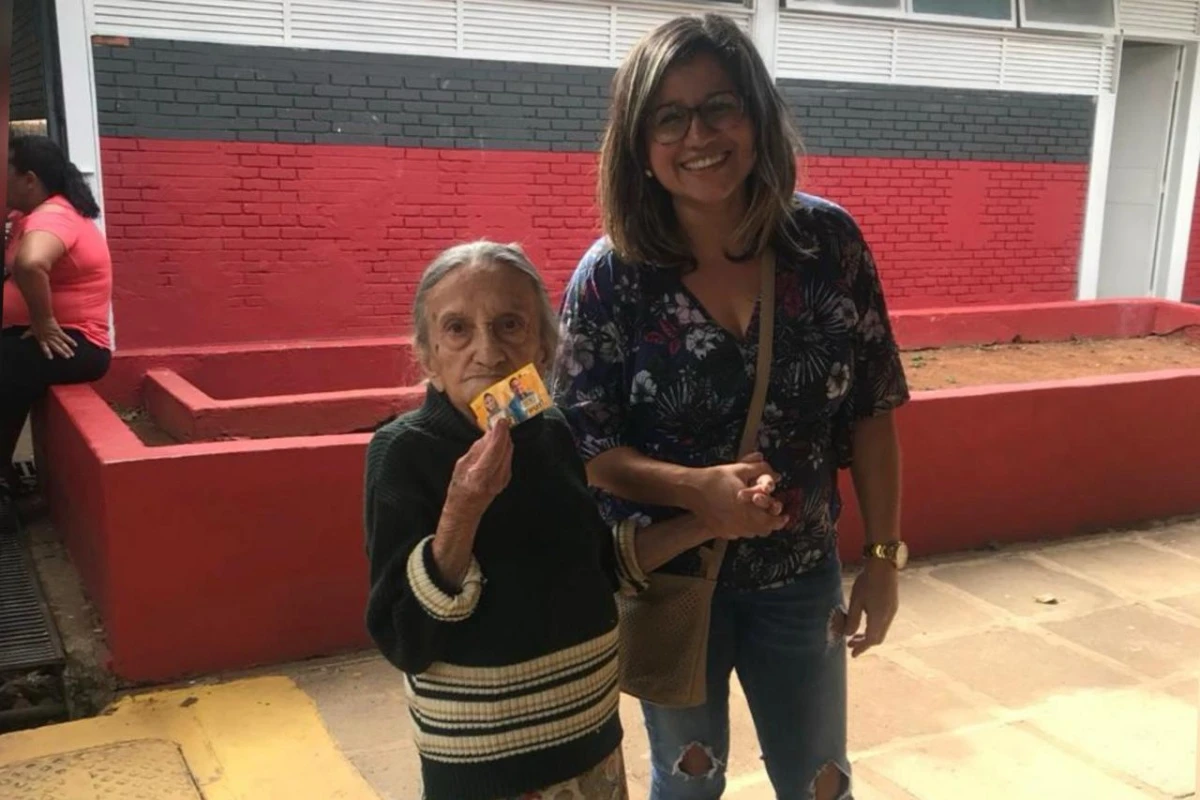 “Parei no tempo”: o peso emocional que cuidadores informais carregam