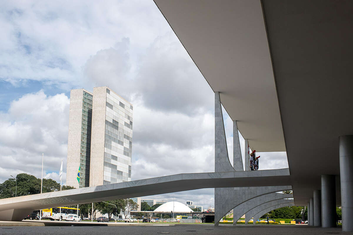 Motorista que atropelou e matou mulher perto do Palácio do Planalto fugiu