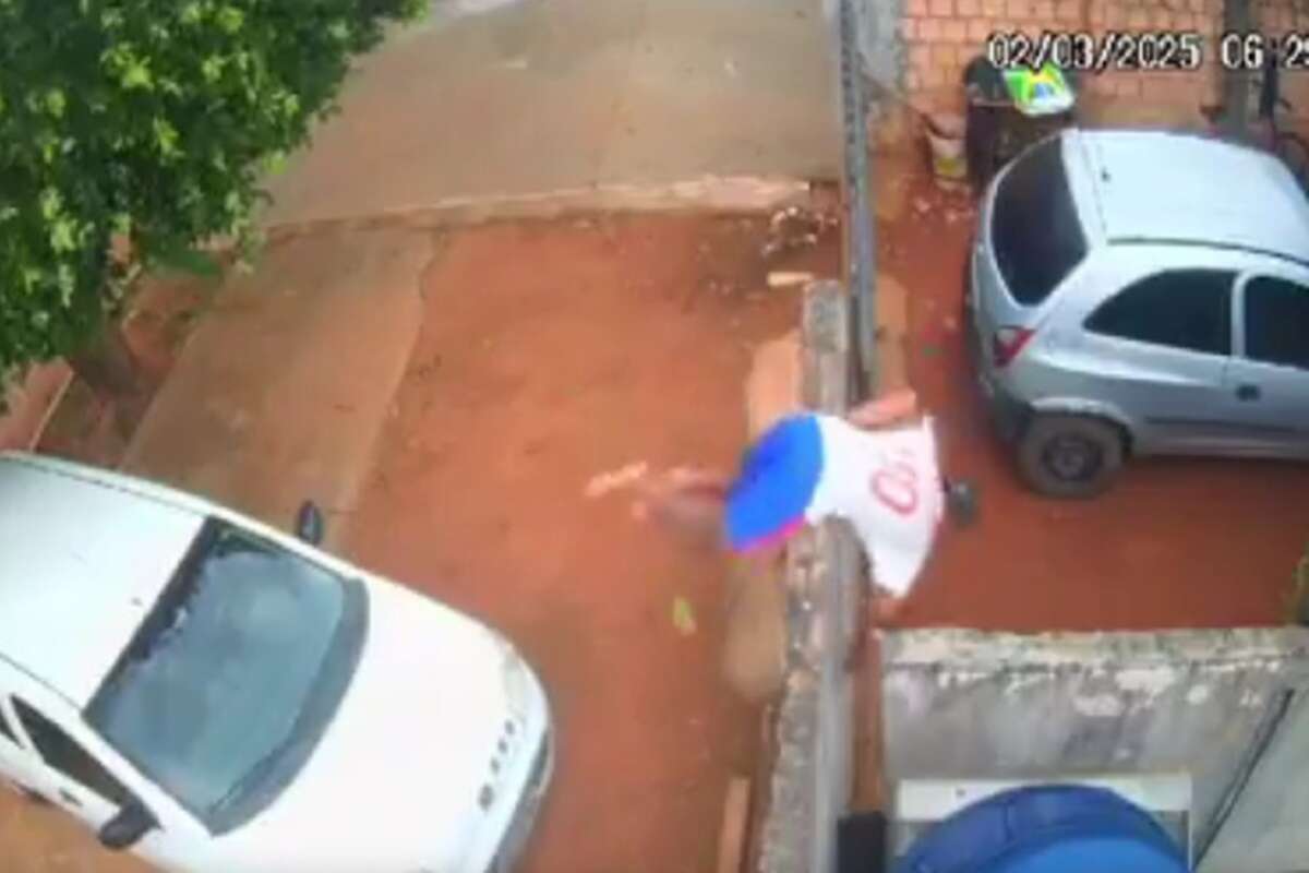 Ladrão tenta invadir casa, despenca de muro e acaba pego por populares