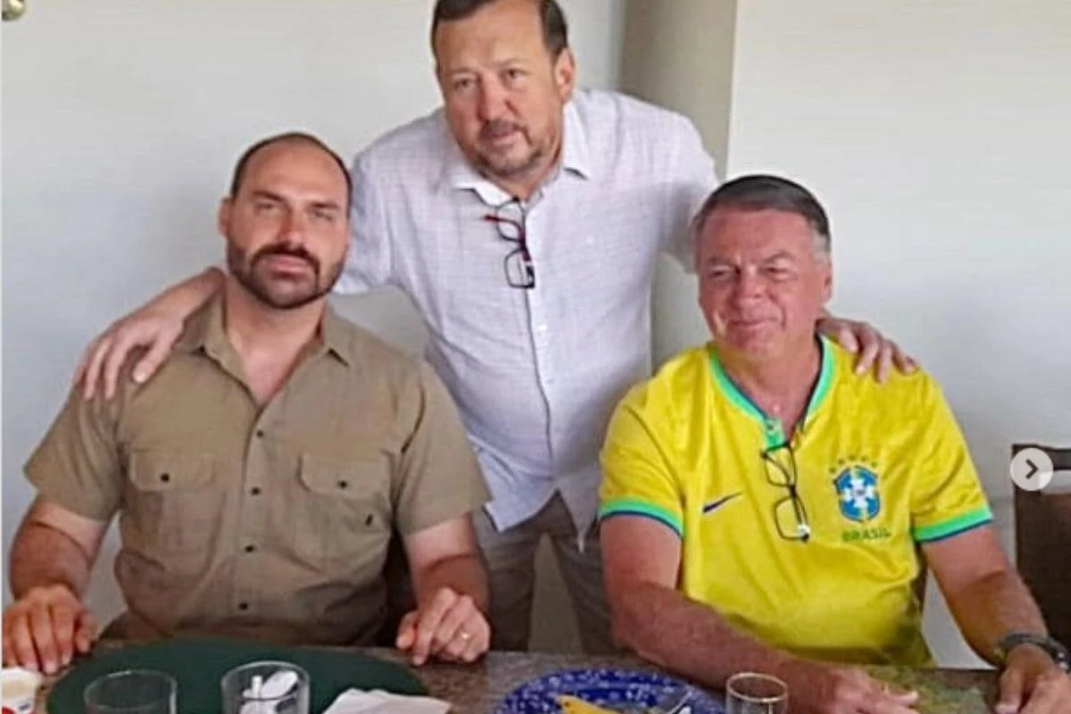 Pen drive de Bolsonaro armazenava documentos de empresa de aliado