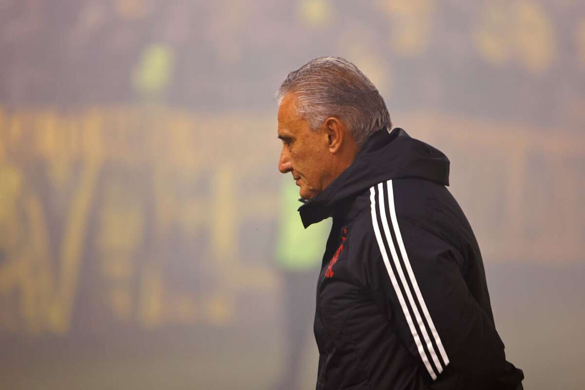 Vídeo: Tite é confrontado após eliminação do Flamengo na Libertadores