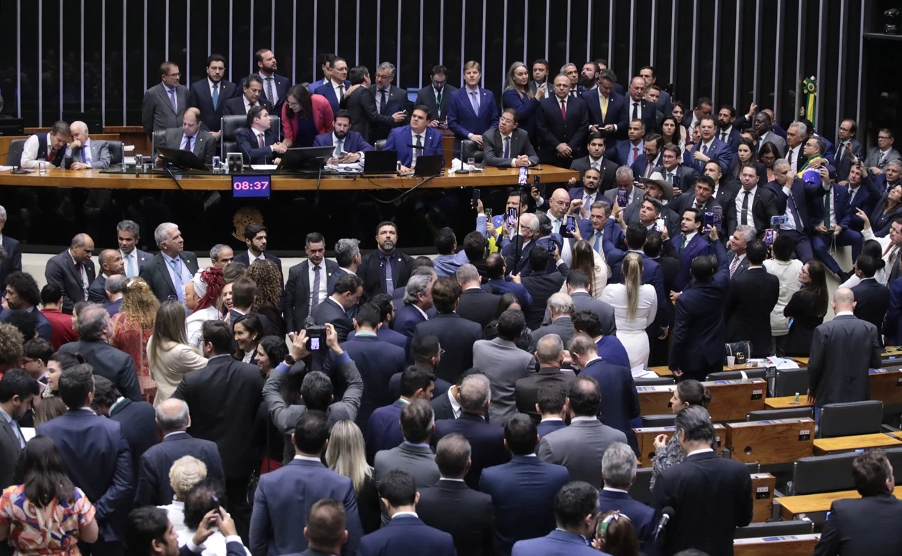 Desde a redemocratização, ao menos 49 deputados perderam os mandatos