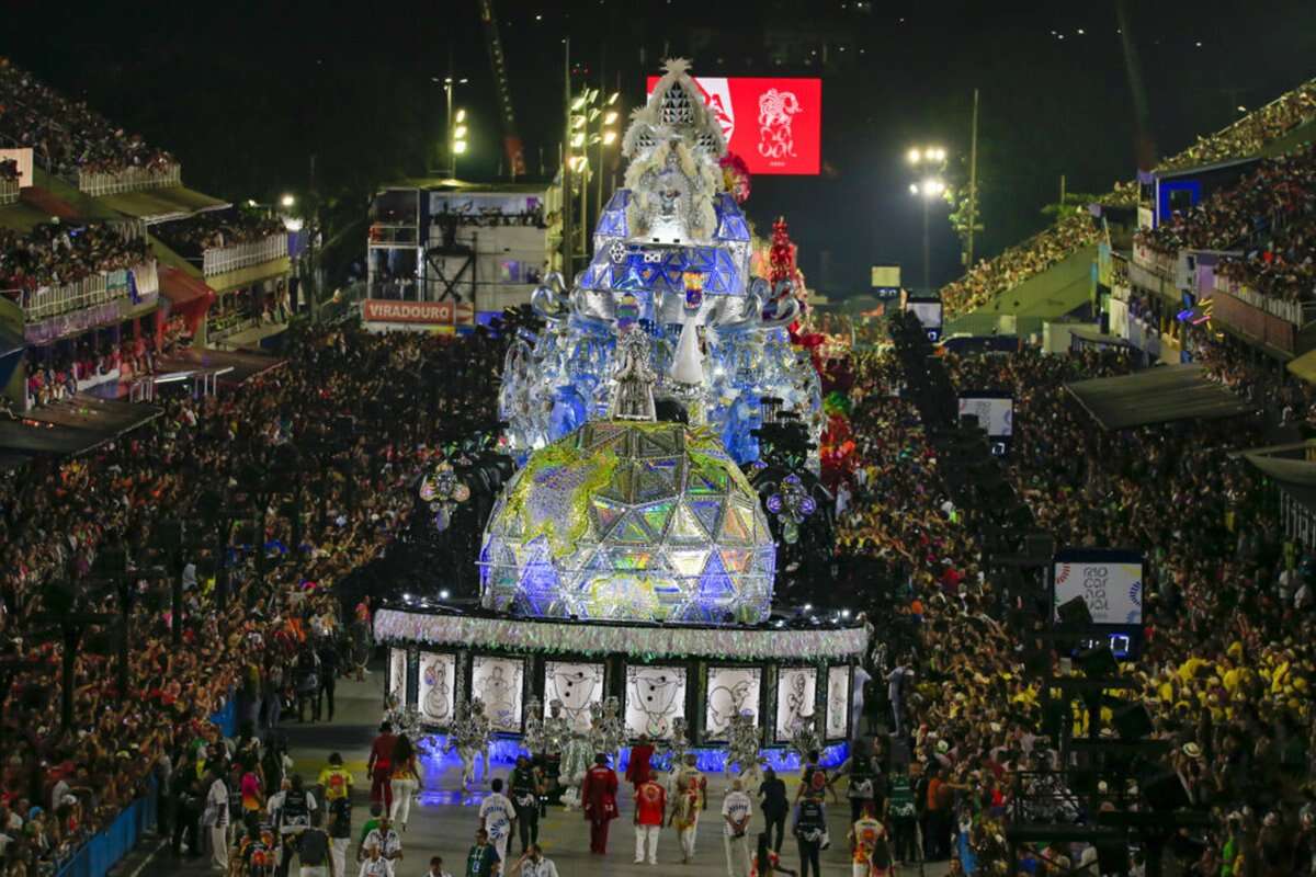 Carnaval: desfiles no Sambódromo do Rio começam nesta sexta-feira