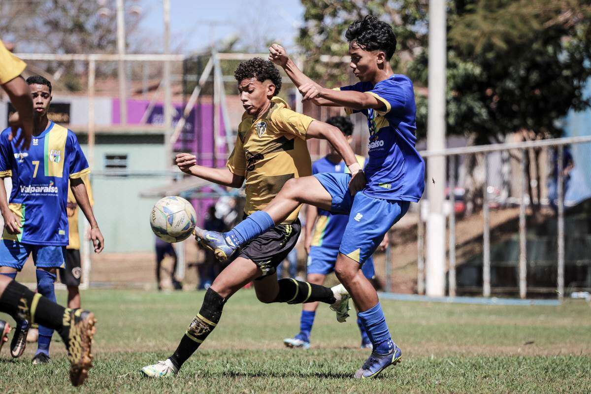 Candangão Sub-17 estreia com jogos equilibrados e goleada