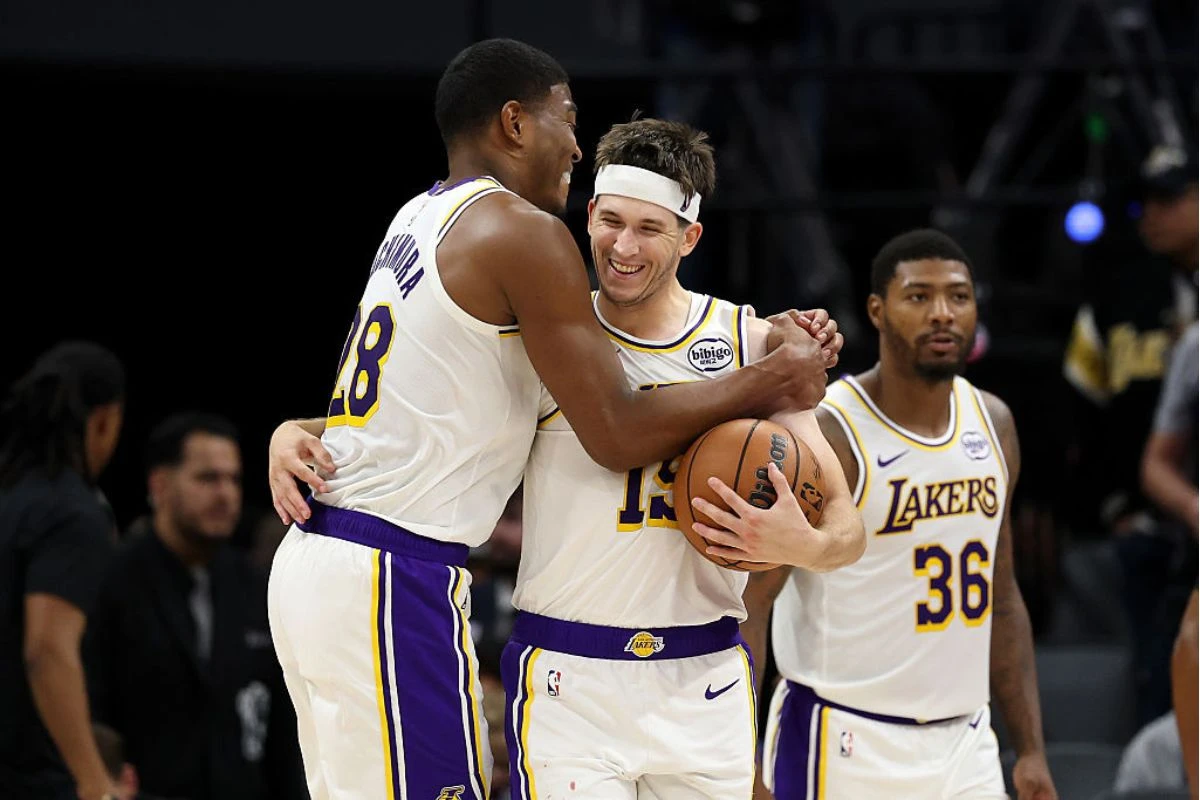 NBA: Austin Reaves marca 50 pontos e técnico do Lakers celebra