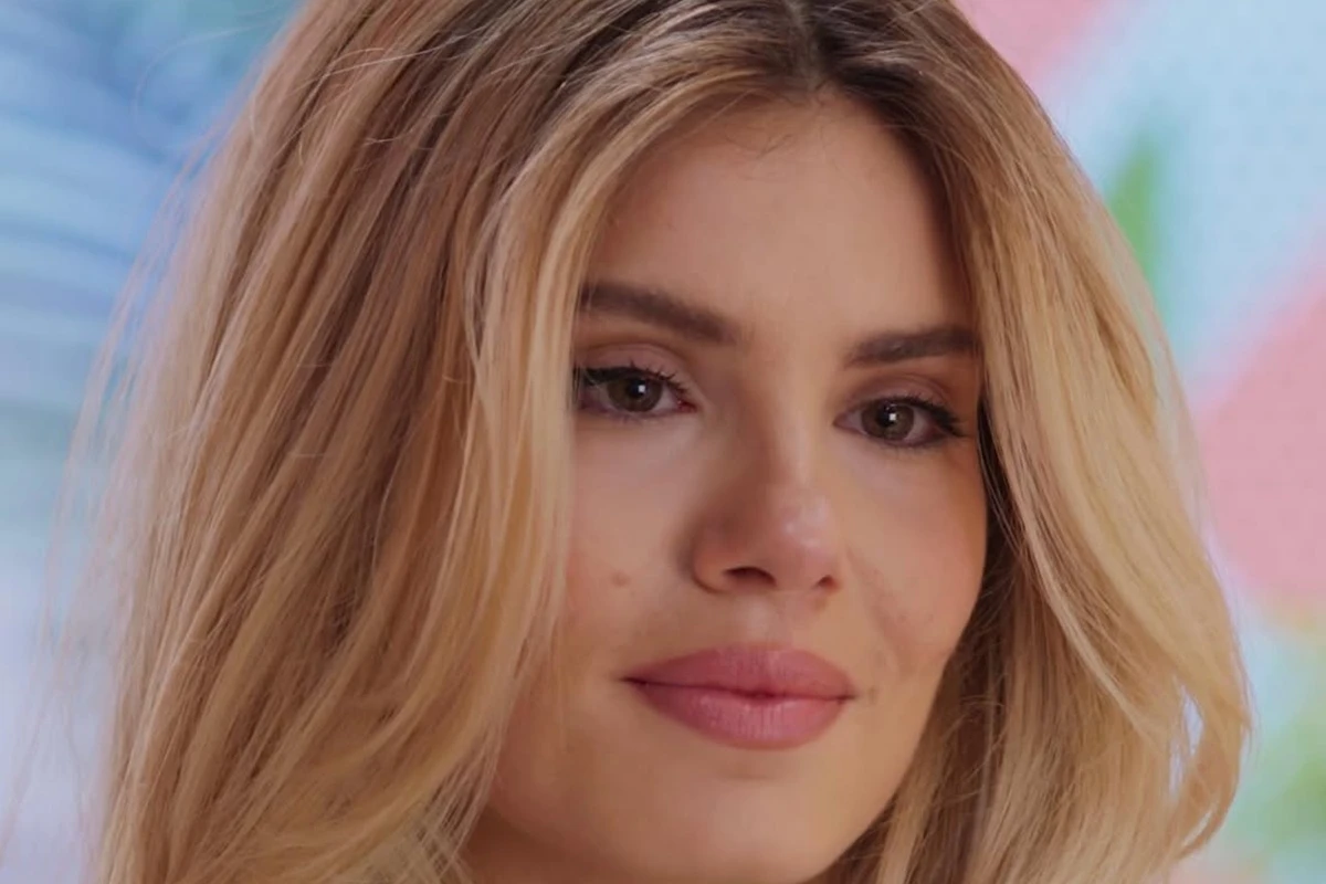 Camila Queiroz revela profissão da mãe e surpreende internautas