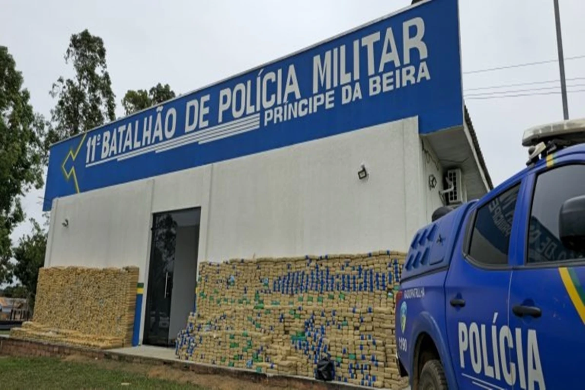 Avaliadas em R$ 30 mi, 4 toneladas de skunk são achadas em carreta
