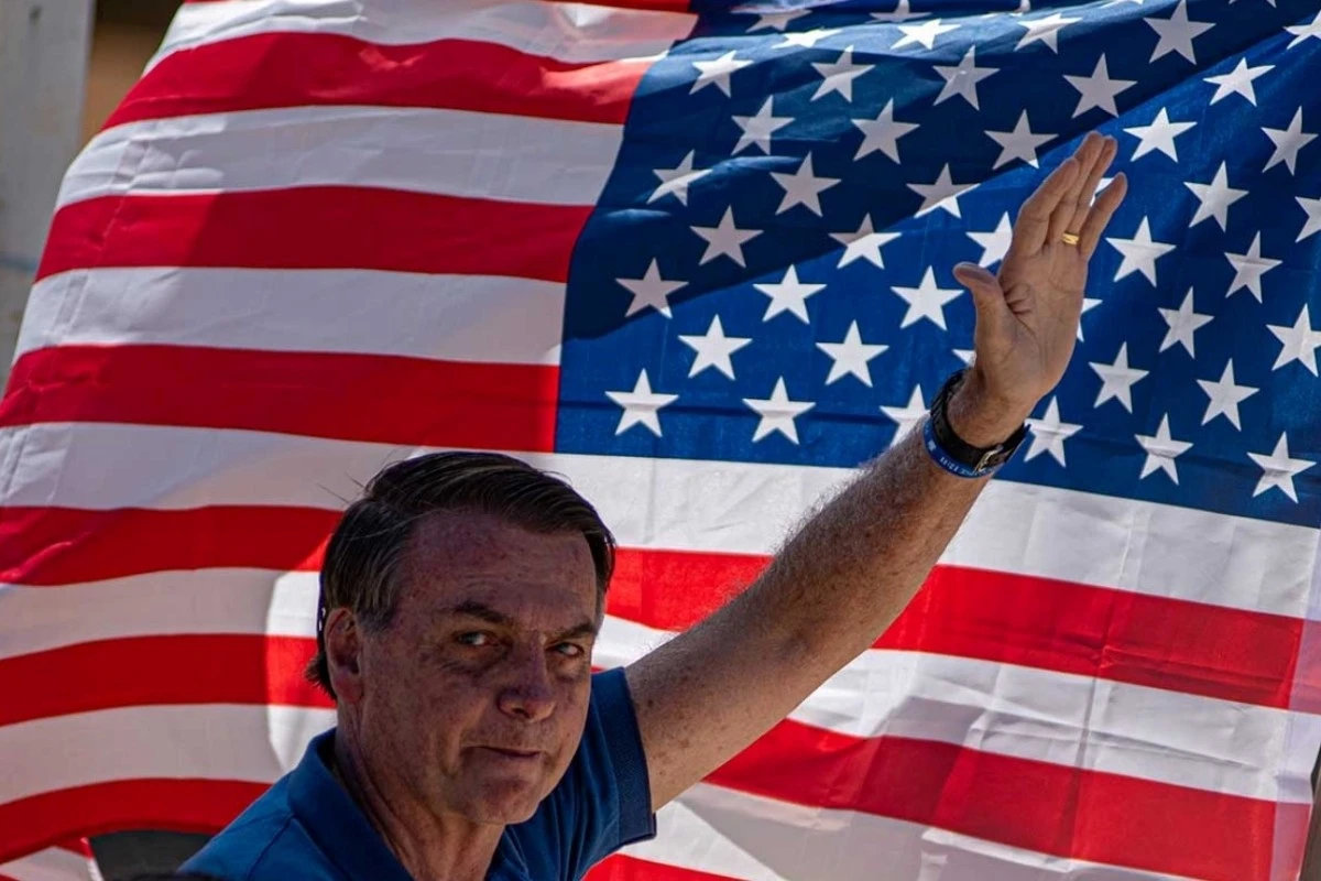Bolsonaro, golpista e traidor da pátria. Basta ou quer mais?