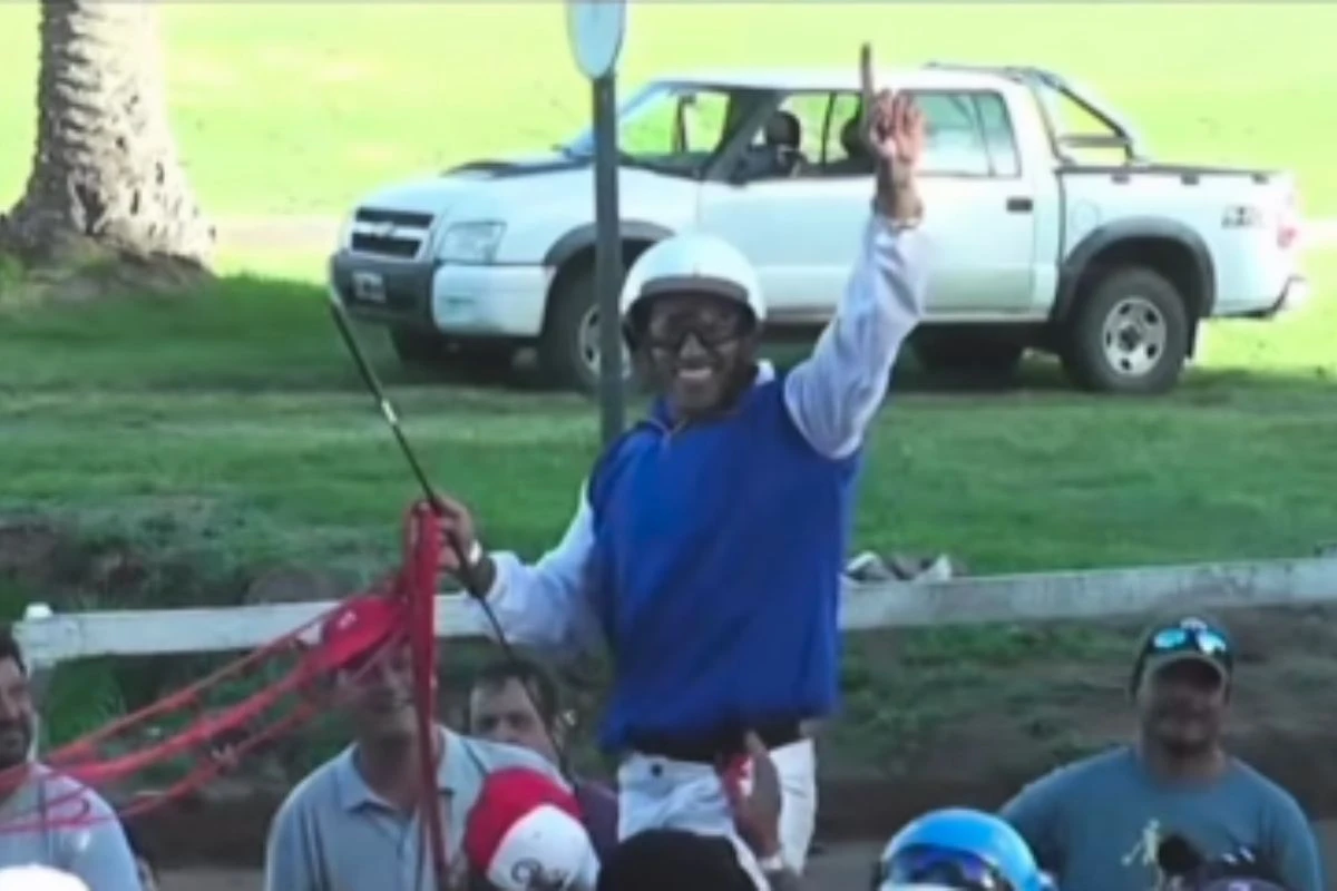 Ex-campeão do UFC, Charles do Bronx vence corrida de cavalos; confira