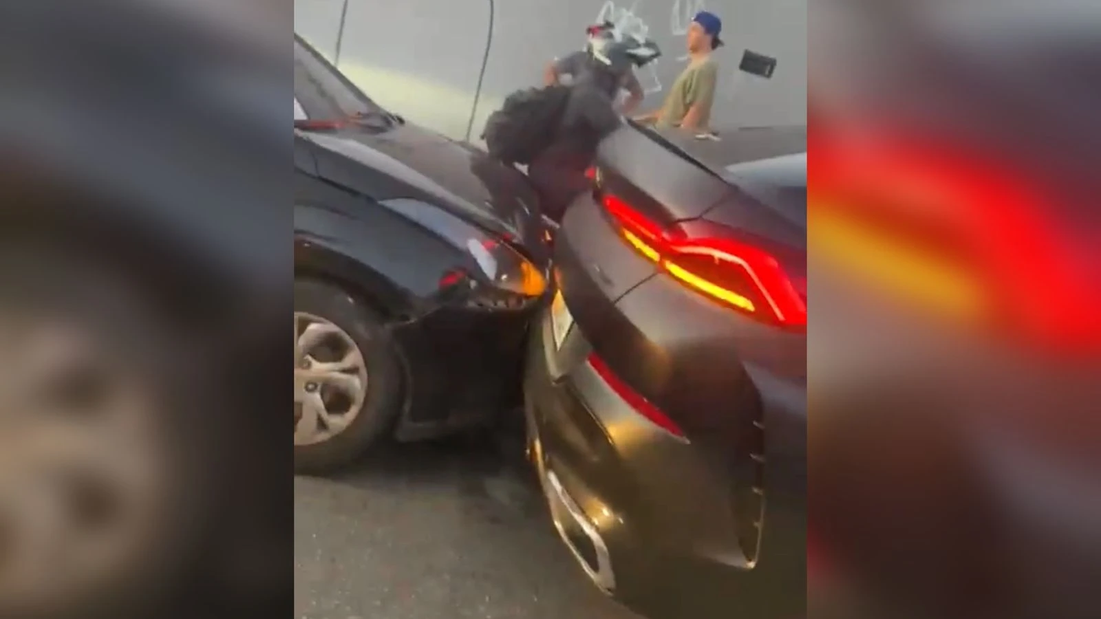 Vídeo: David Luiz e Deyverson se envolvem em acidente de trânsito
