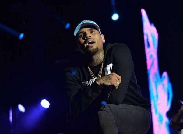 Após 14 anos, Chris Brown desembarca no Brasil para show em São Paulo