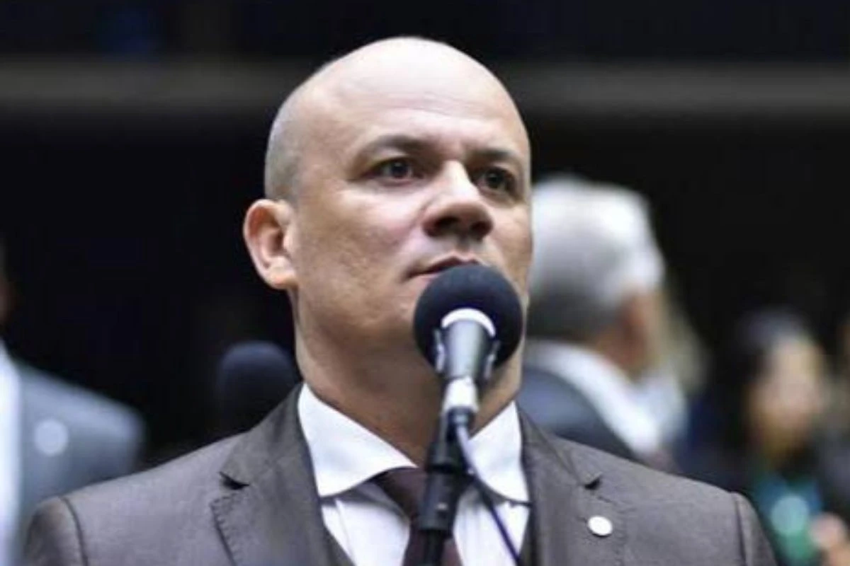 Deputado bolsonarista denuncia “perseguição” pelo STF e recebe apoio