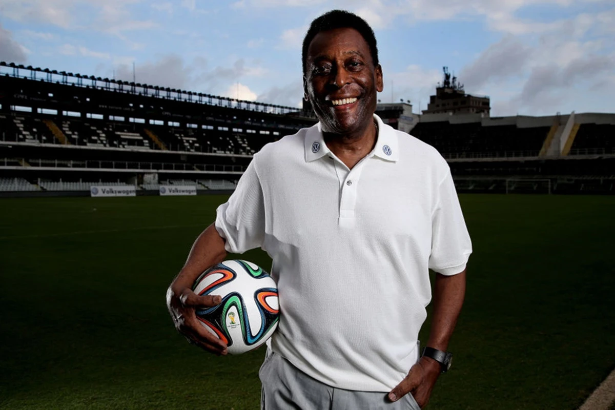 Mansão de Pelé, no Guarujá, avaliada em R$ 8 milhões, está abandonada