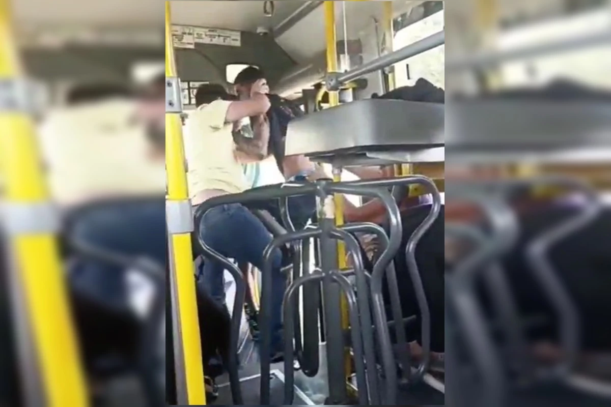 Homens trocam porrada por assento em busão: “Tá drogado, véi”. Veja