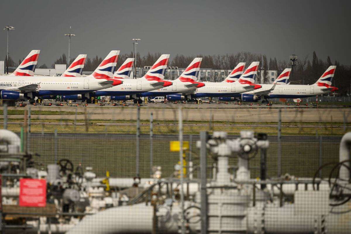 Após incêndio, Heathrow prevê retomada total da operação neste sábado